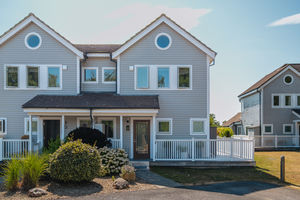 Front of lodge- click for photo gallery